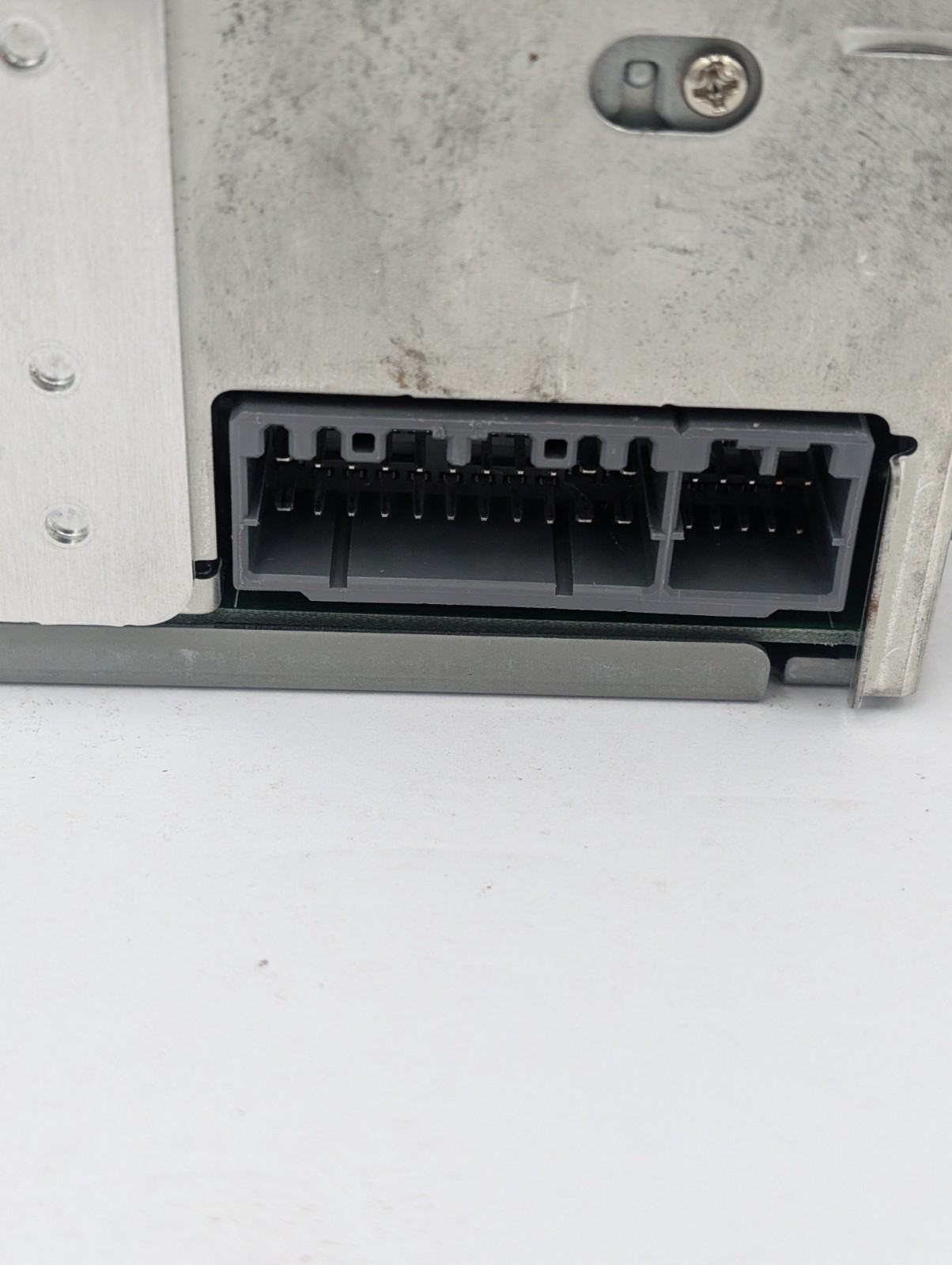 JEEP CHRYSLER DODGE OEM RADIO STEREO W/ HOUSING 6 DISC MP3 P05064010AL 2004-2010
