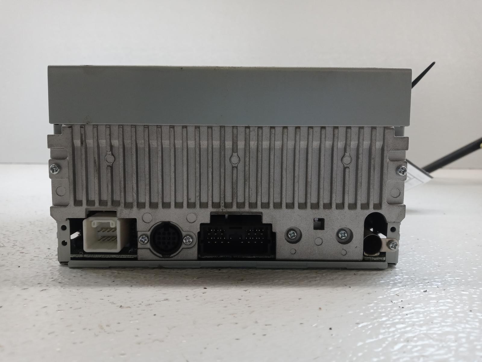 06-12 Mitsubishi Eclipse Radio Receiver AM-FM-CD **May Need Programming**