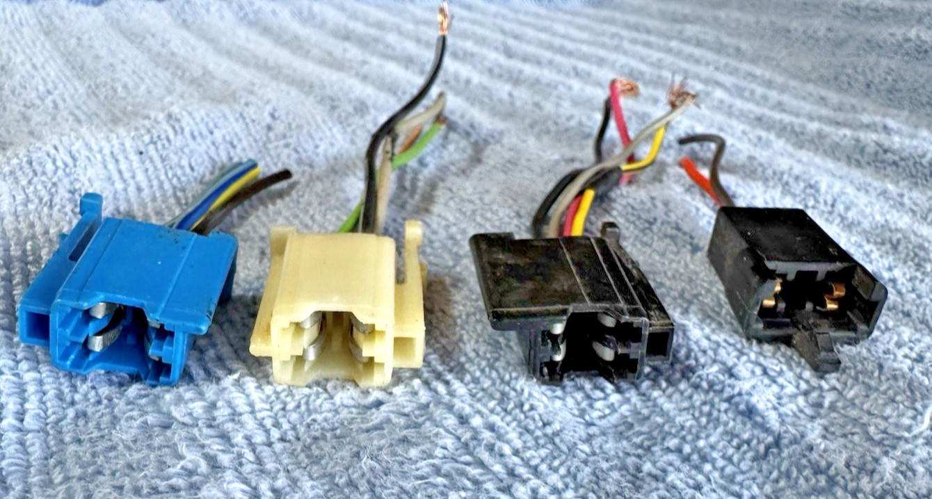 Genuine GM 78-91 Models AC Delco AM FM Stereo Radio 12-PIN Wiring Harness Plugs