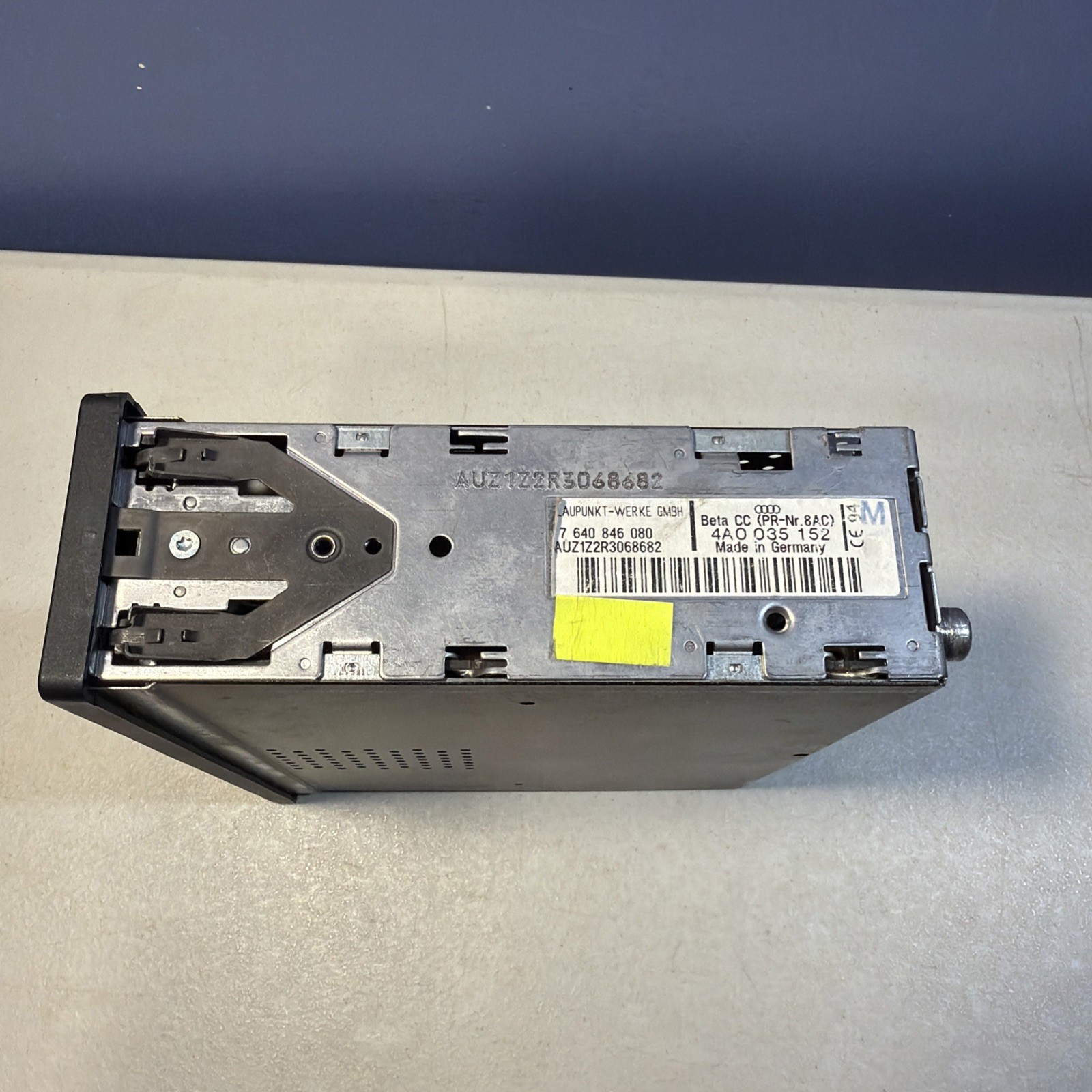 AUDI beta CC Compact Radio Cassette Module 8640846080 4a0035152 -not tested code