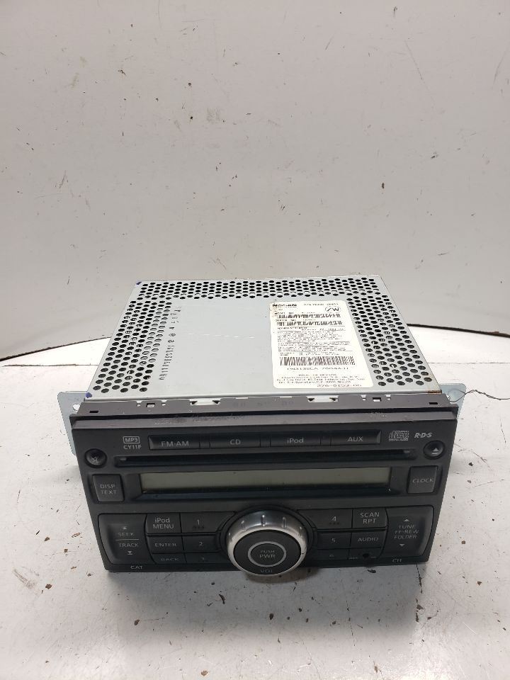 2010-2012 Nissan Versa Radio AM FM CD Hatchback Stereo Receiver OEM 1382544
