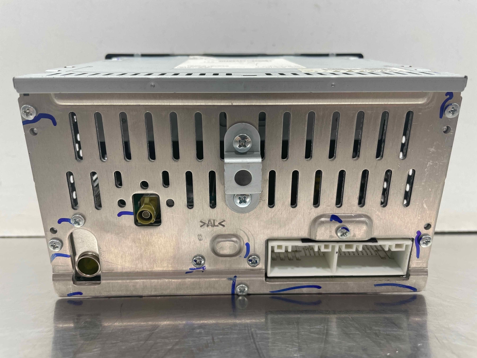 2017 Hyundai Elantra Sedan OEM AM/FM Radio Receiver CD Player 96170-F2110UAT 18