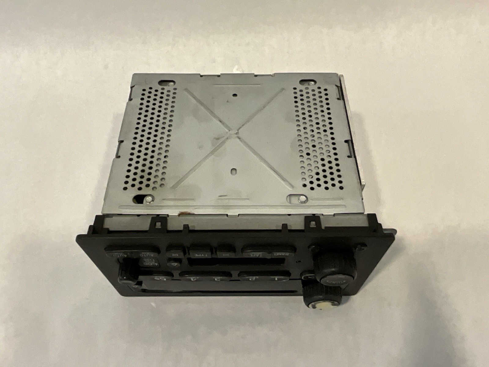 2003-2005 GMC Yukon XL Radio CD Cassette Player 15295372 Faded Tested OEM