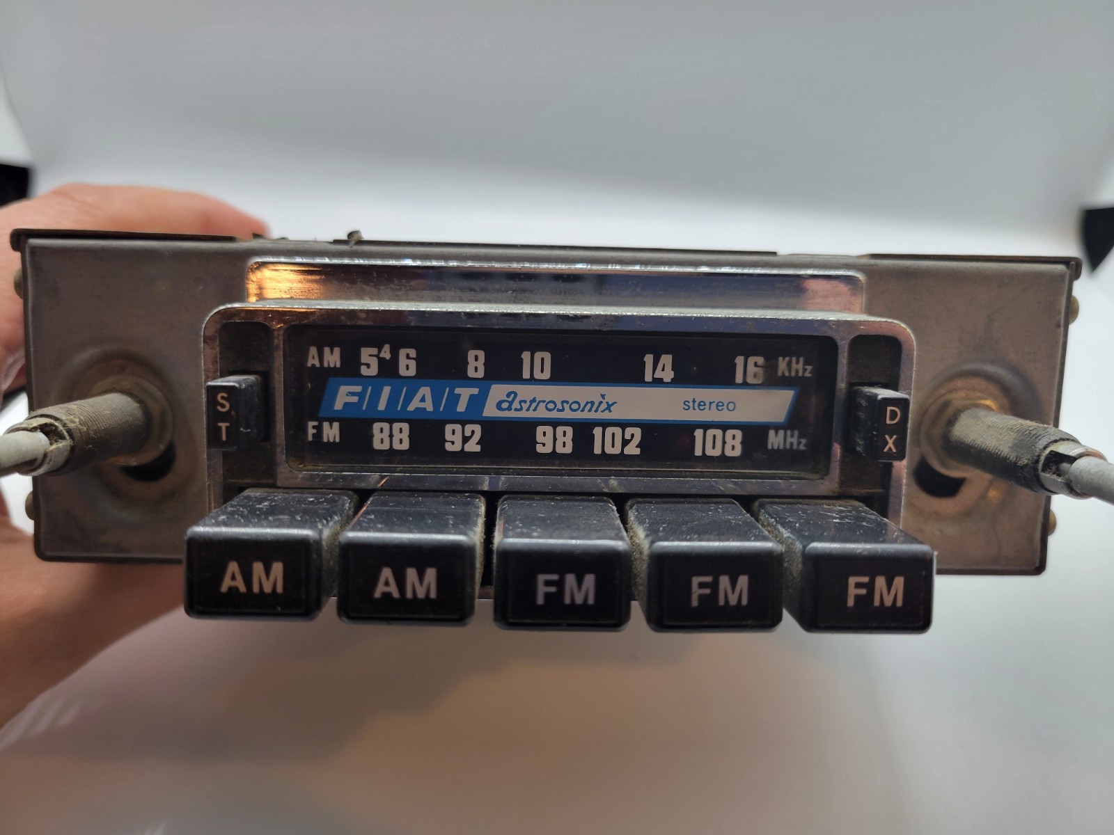 Fiat Astrosonix Stereo Pushbutton AM/FM Original Radio, Part # 8967