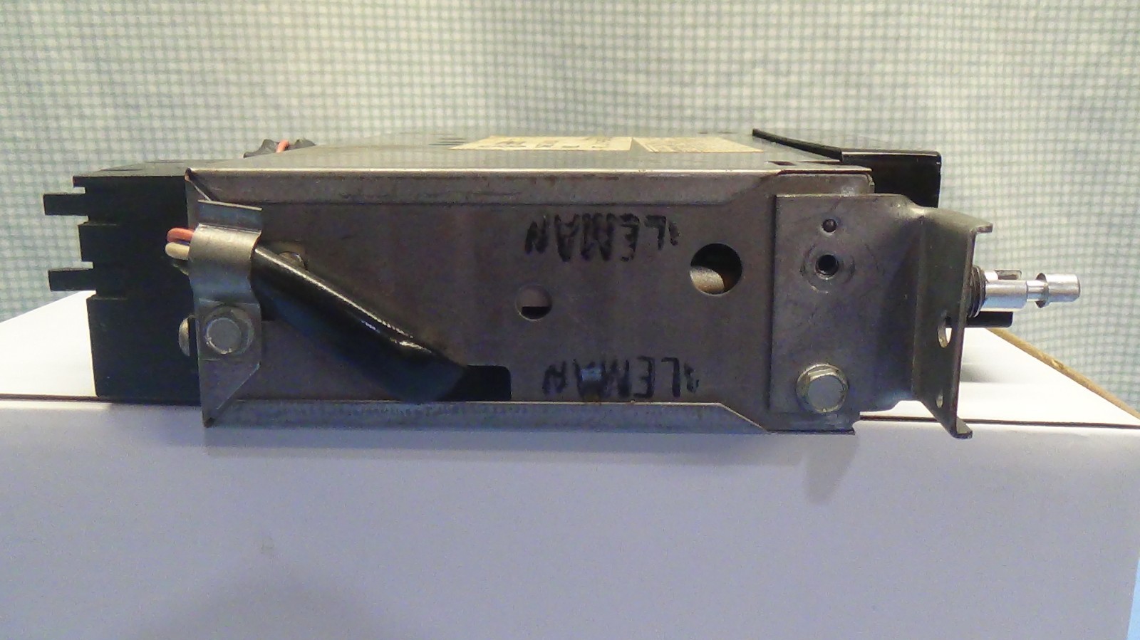 VW VOLKSWAGEN AM/FM Car Radio VW Part # 175 035 173C Model# VW3110