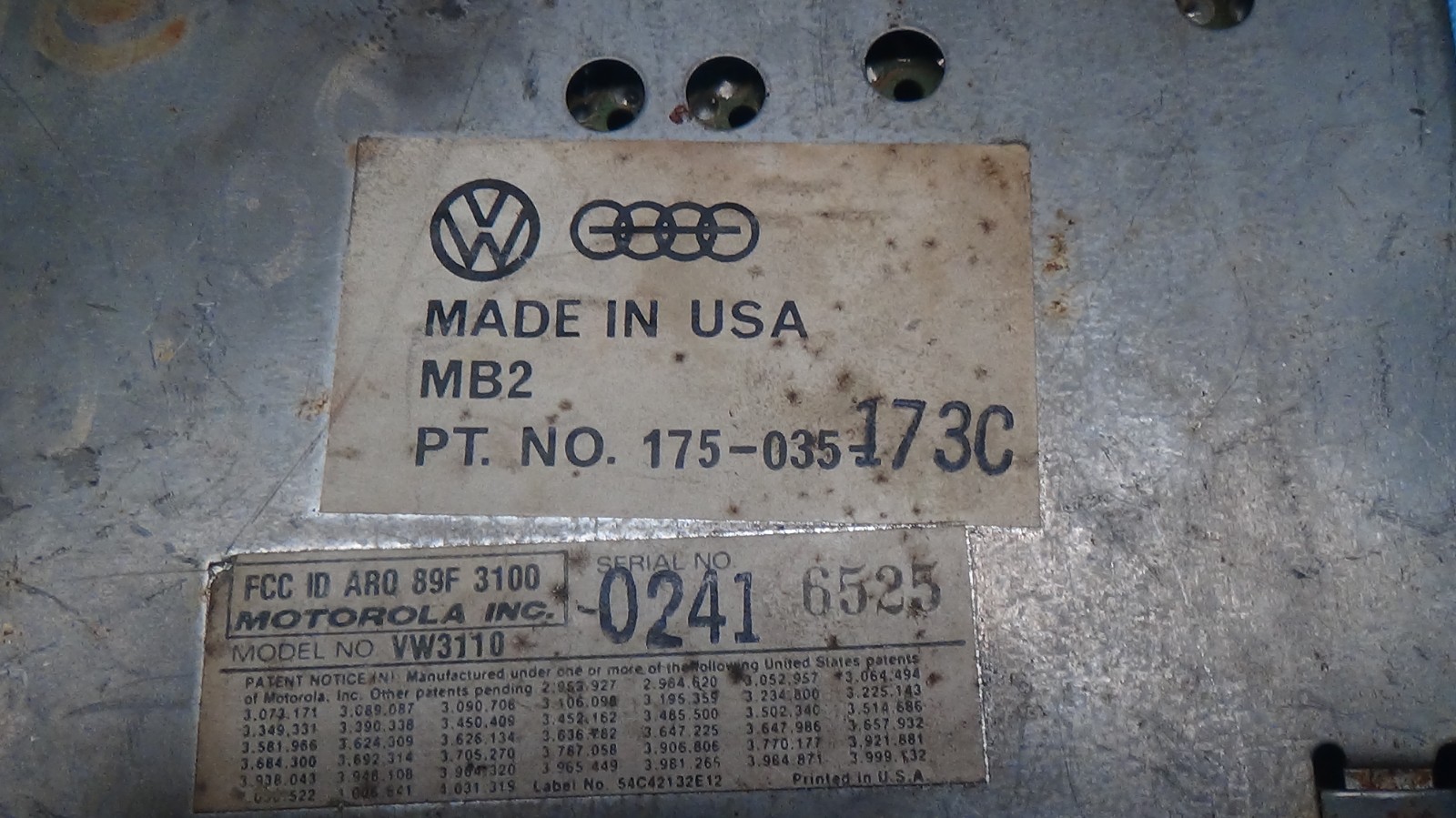 VW VOLKSWAGEN AM/FM Car Radio VW Part # 175 035 173C Model# VW3110