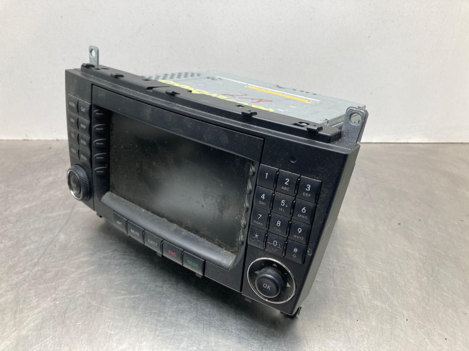 2007 MERCEDES C280 OEM AM/FM RADIO RECEIVER CD PLAYER NAVIGATION UNIT 2038705489