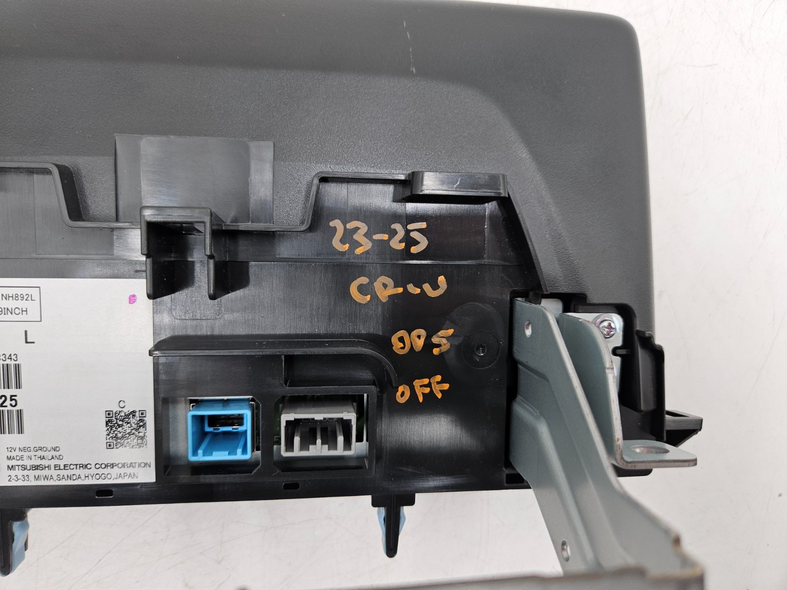 2023–2025 Honda CR-V Touring 9″ Radio Display Screen Right 8A7003A0A01 OEM