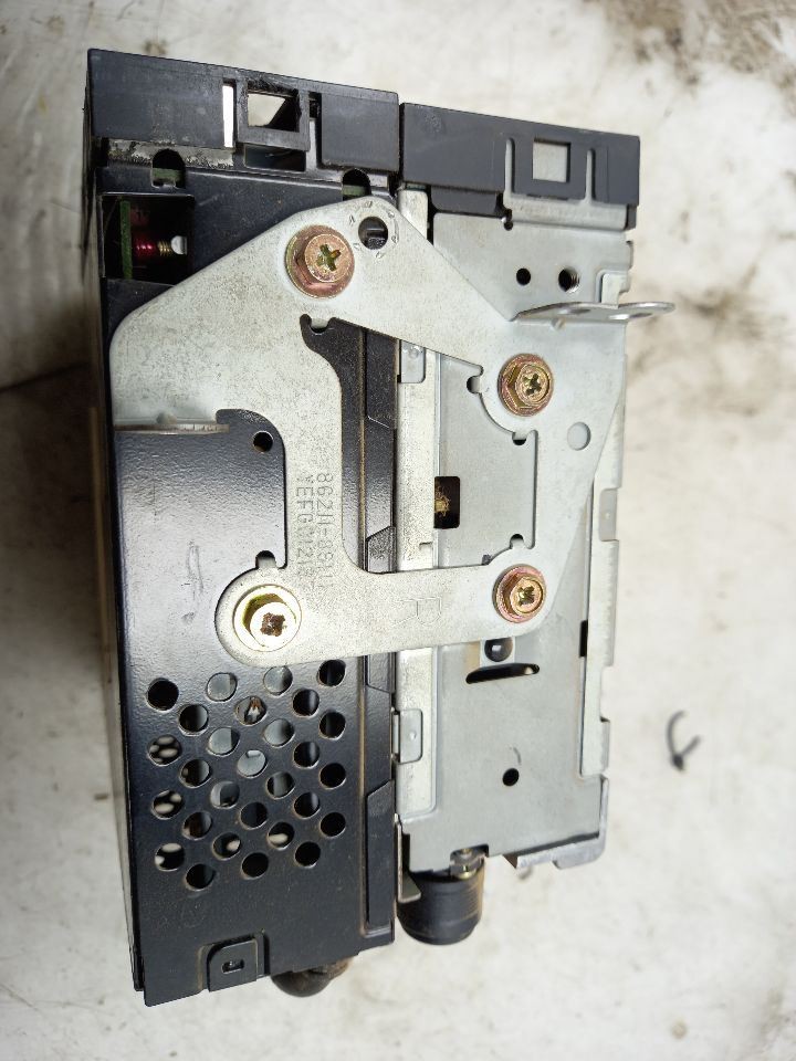 98 99 TOYOTA TACOMA SR5 RADIO RECEIVER WITH CD ID 56403