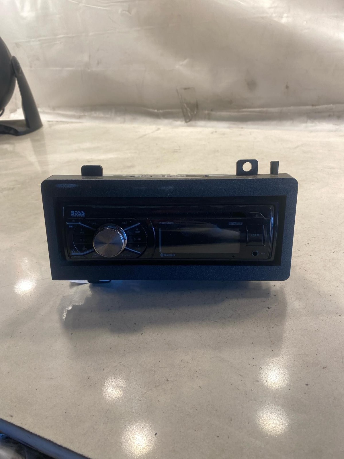 1993 – 1995 JEEP GRAND CHEROKEE Radio Receiver CD player Boss Audio System