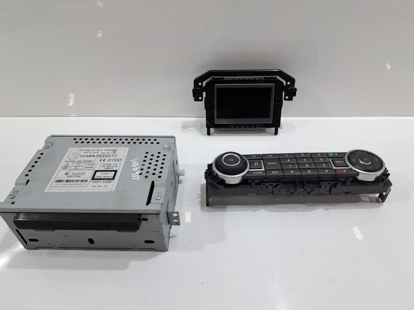 LAND ROVER FREELANDER TD4 BLACK AND WHITE MK2 2006-2015 Radio OEM LR078359