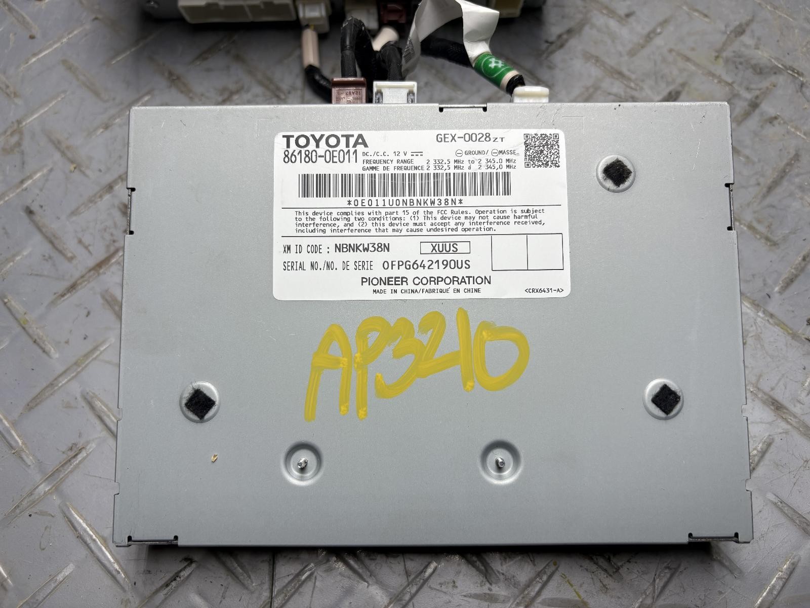 2015 Toyota Avalon Radio Reciever (AM-FM-CD-MP3) PART# 86180-0E011