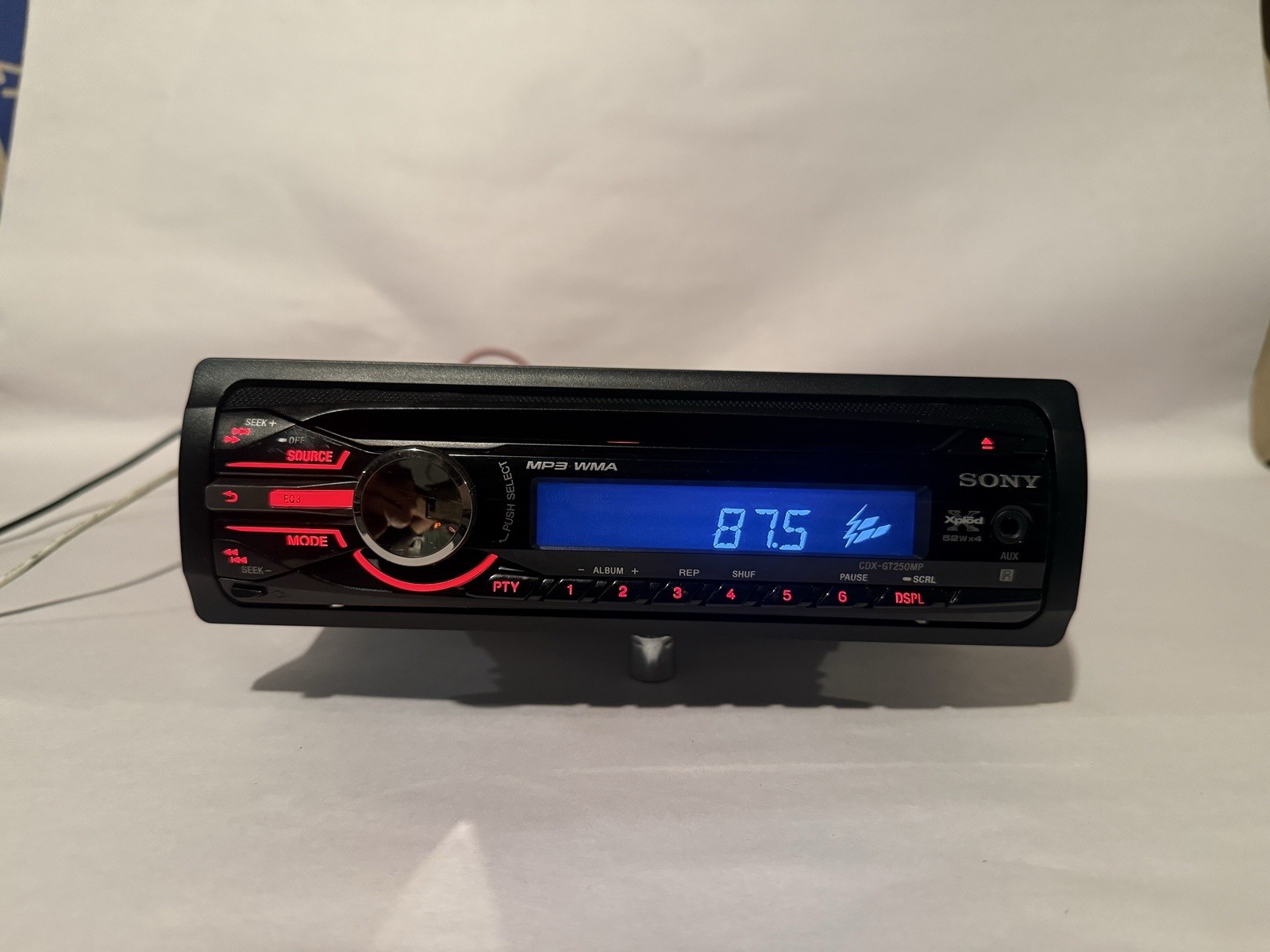 Sony CDX-GT250MP Car Radio Stereo Receiver CD Player Single DIN in Dash Used