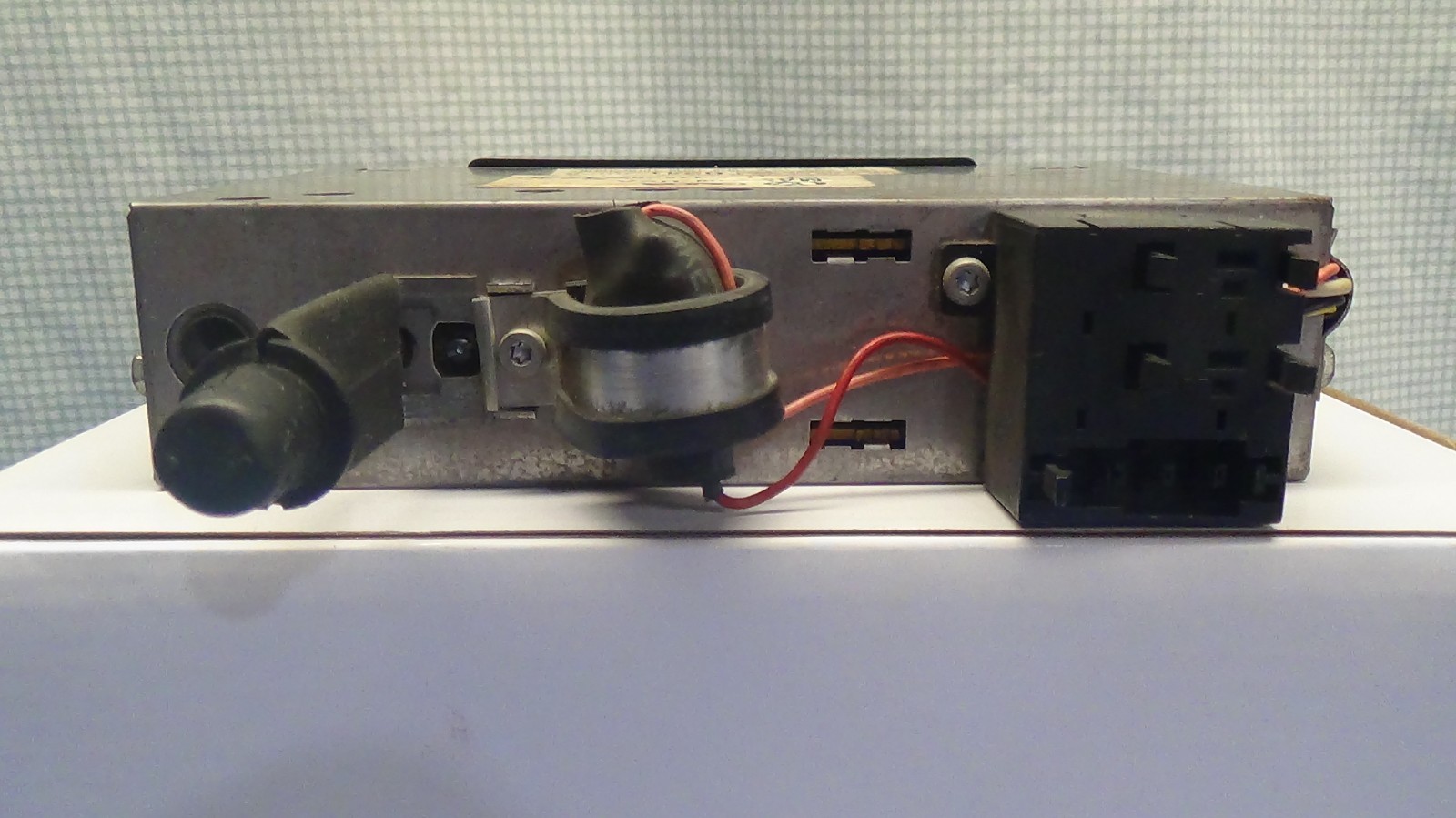 VW VOLKSWAGEN AM/FM Car Radio VW Part # 175 035 173C Model# VW3110