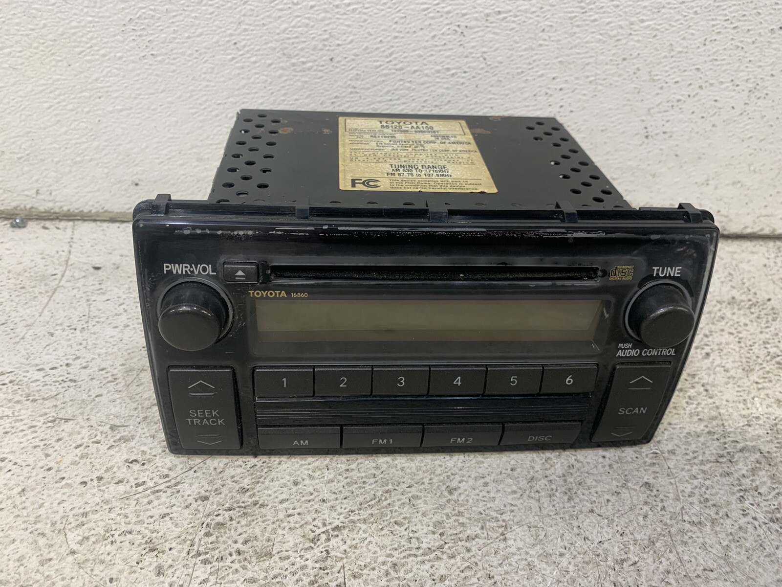 2005-2006 Toyota Camry LE XLE 16860 stereo radio CD player 86120-AA160 head unit