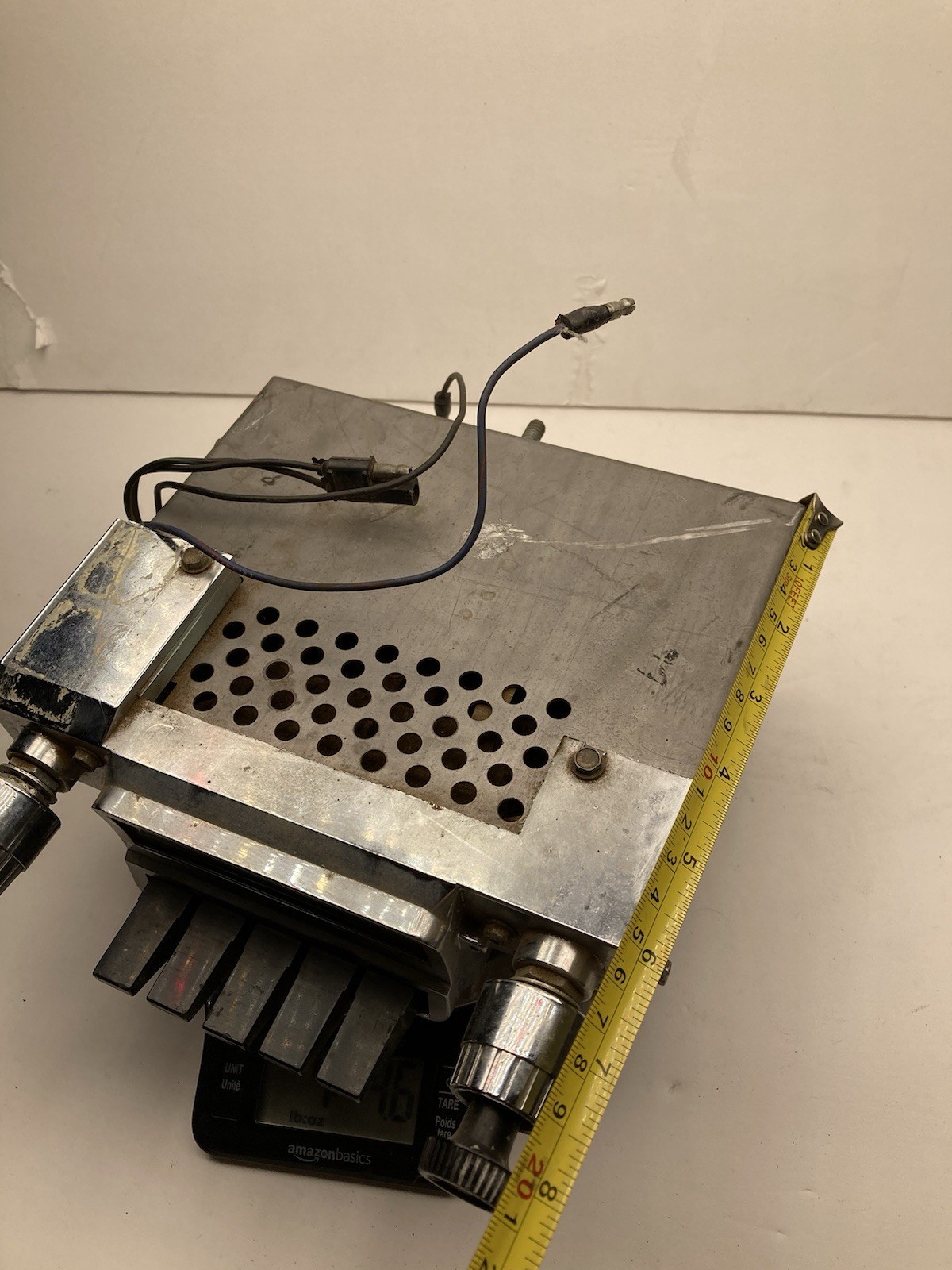 Ford Radio (Unknown Condition) See Listing Pictures for Condition