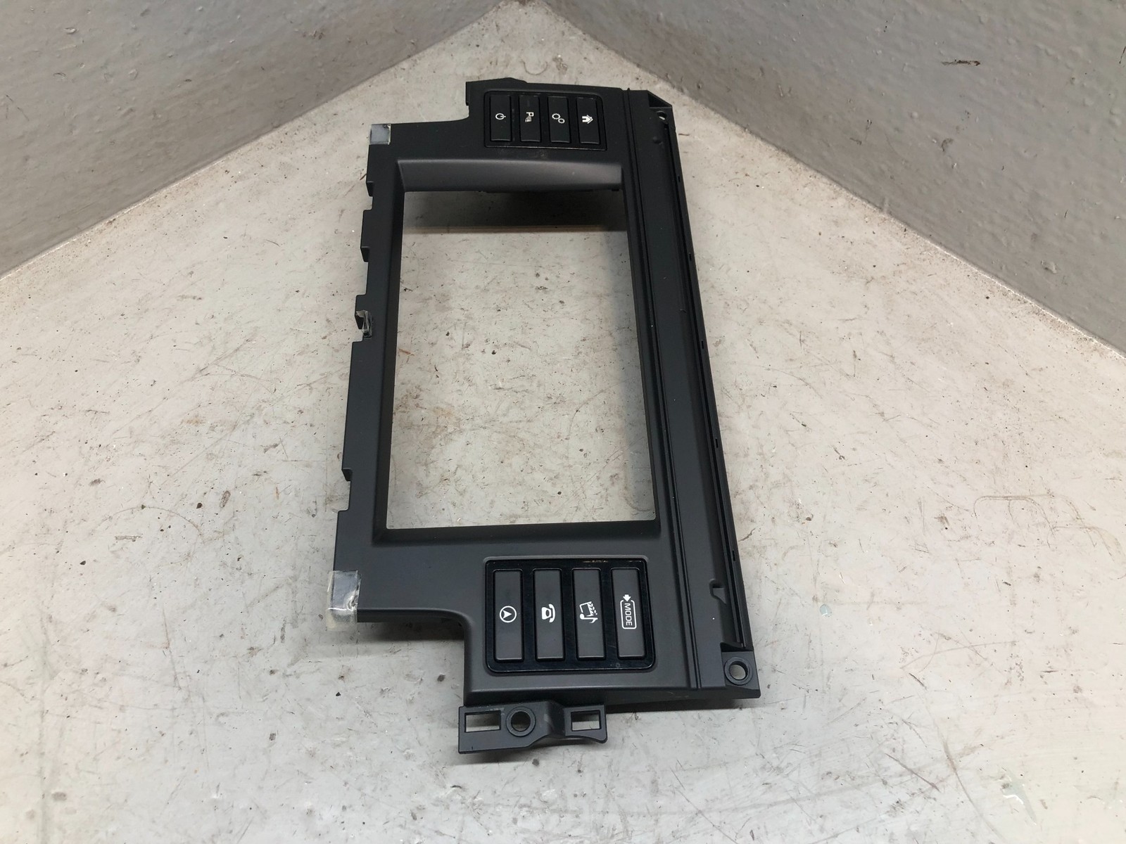Discovery Sport Screen Surround Dashboard Switch FK72-19F211-LC L550 Land Rover