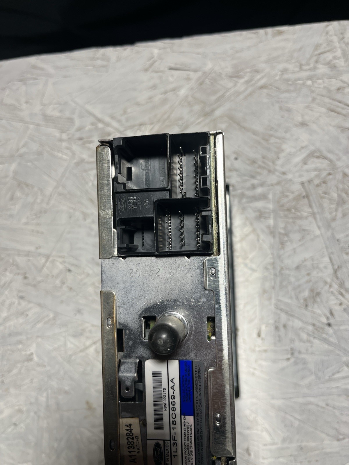 1999-2004 Ford Expedition/Explorer 6 Disc Changer Factory OEM Radio.