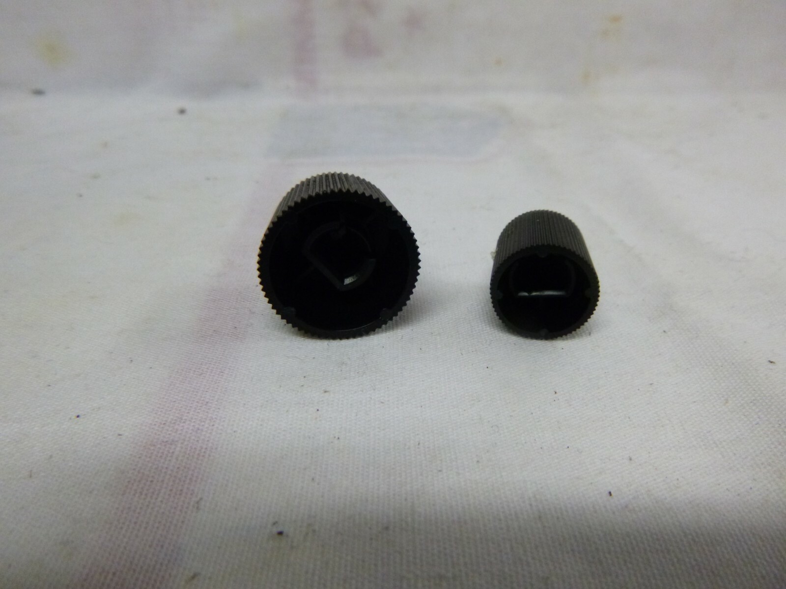 04 05 06 Mitsubishi Outlander Radio Cd Knob Set MN141488 NCH54