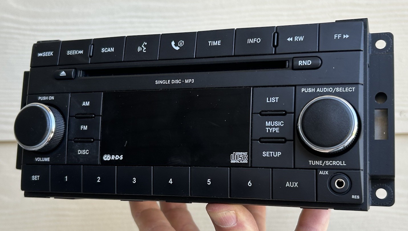 Excellent! OEM 07-2014 Chrysler/Dodge/JEEP (AM/FM + CD PLAYER-MP3) # P05107095AI