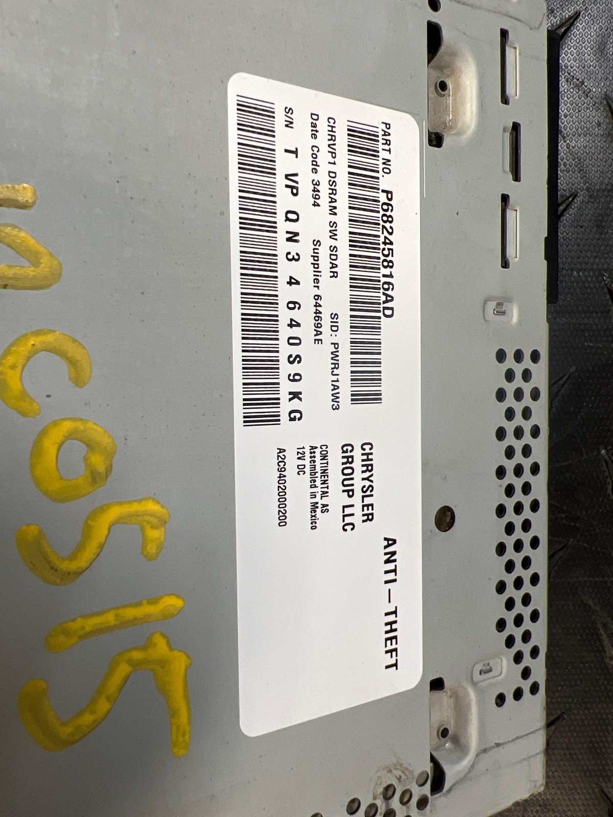 2015 – 2016 Dodge Ram 2500 AM FM U-Connect Stereo Radio Receiver (68245816AD)