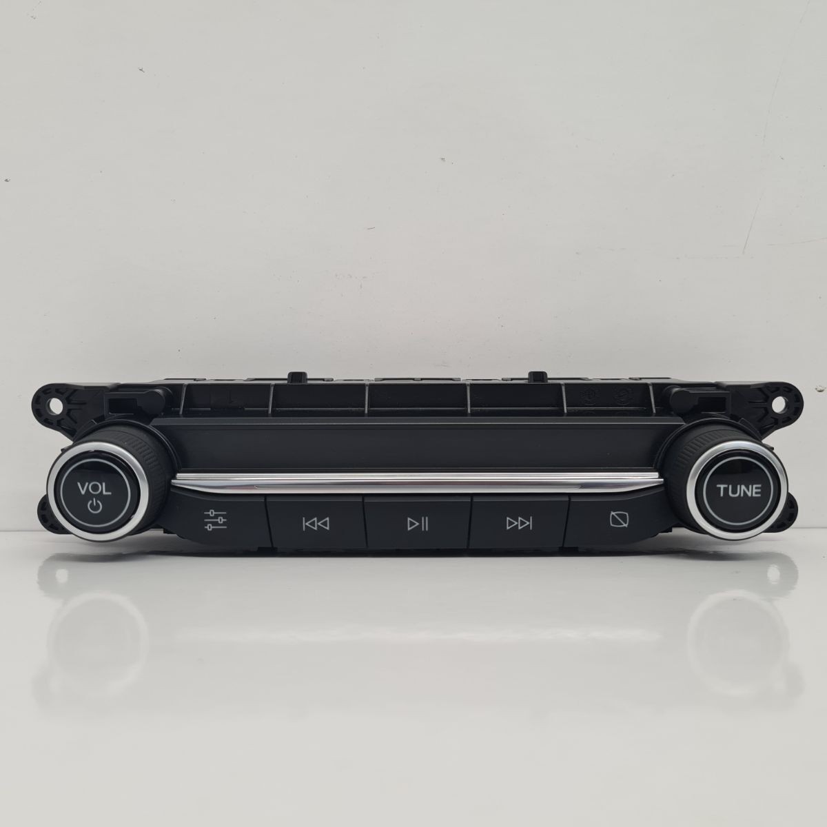 FORD FOCUS MK4 C519 2019 INTEGRATED STEREO CONTROL PANEL BLACK/SILVER 2347037