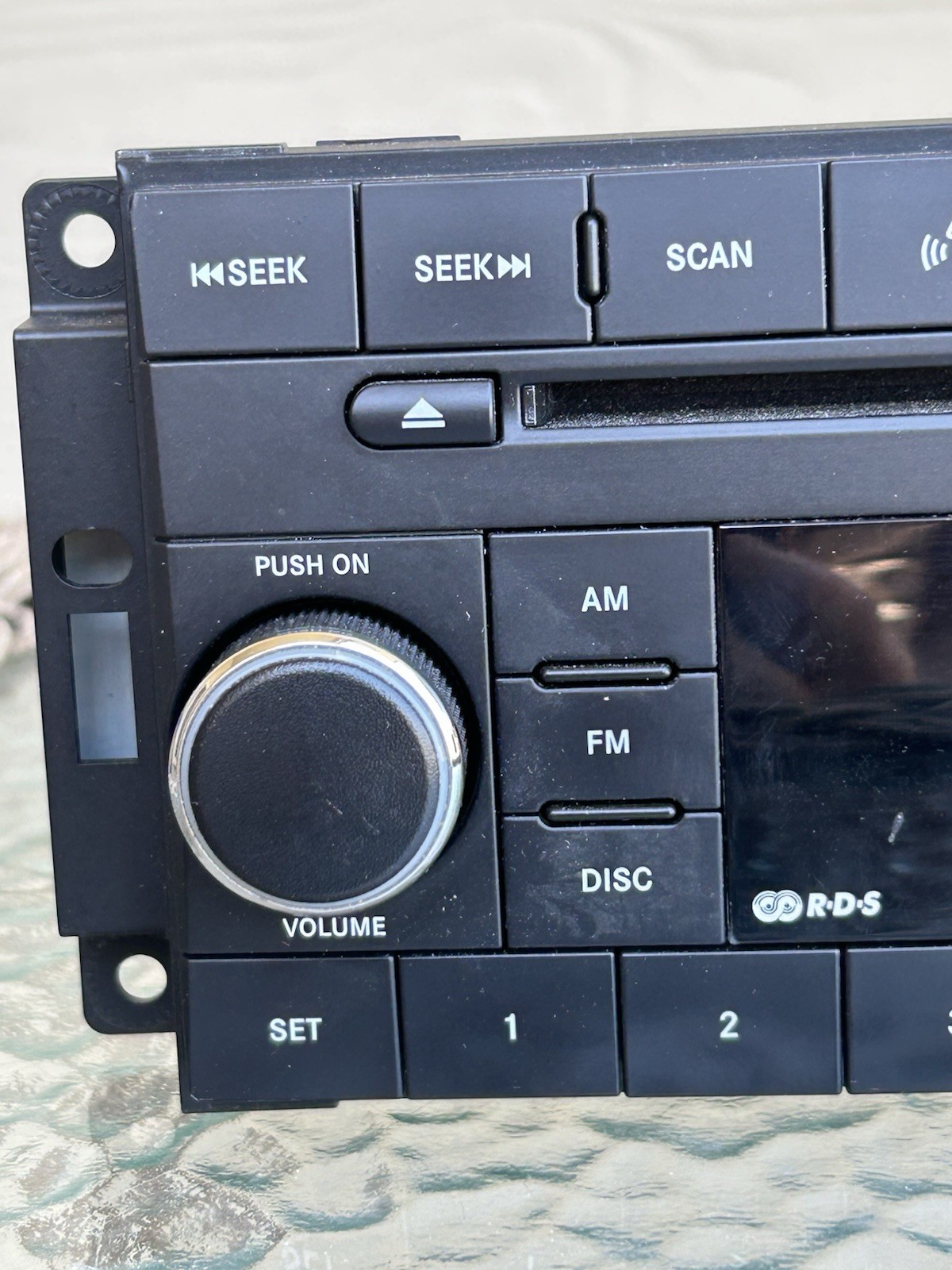 Excellent! OEM 07-2014 Chrysler/Dodge/JEEP (AM/FM + CD PLAYER-MP3) # P05107095AI