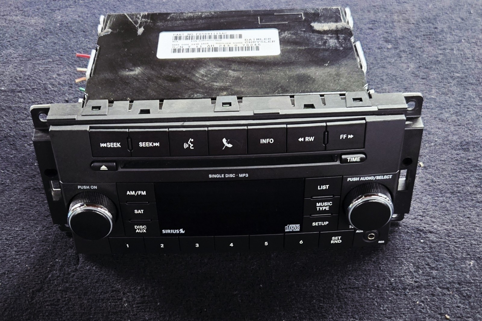 2008-2012 Chrysler Dodge Jeep Radio AM FM CD MP3 Sirius XM RES P05091115AC