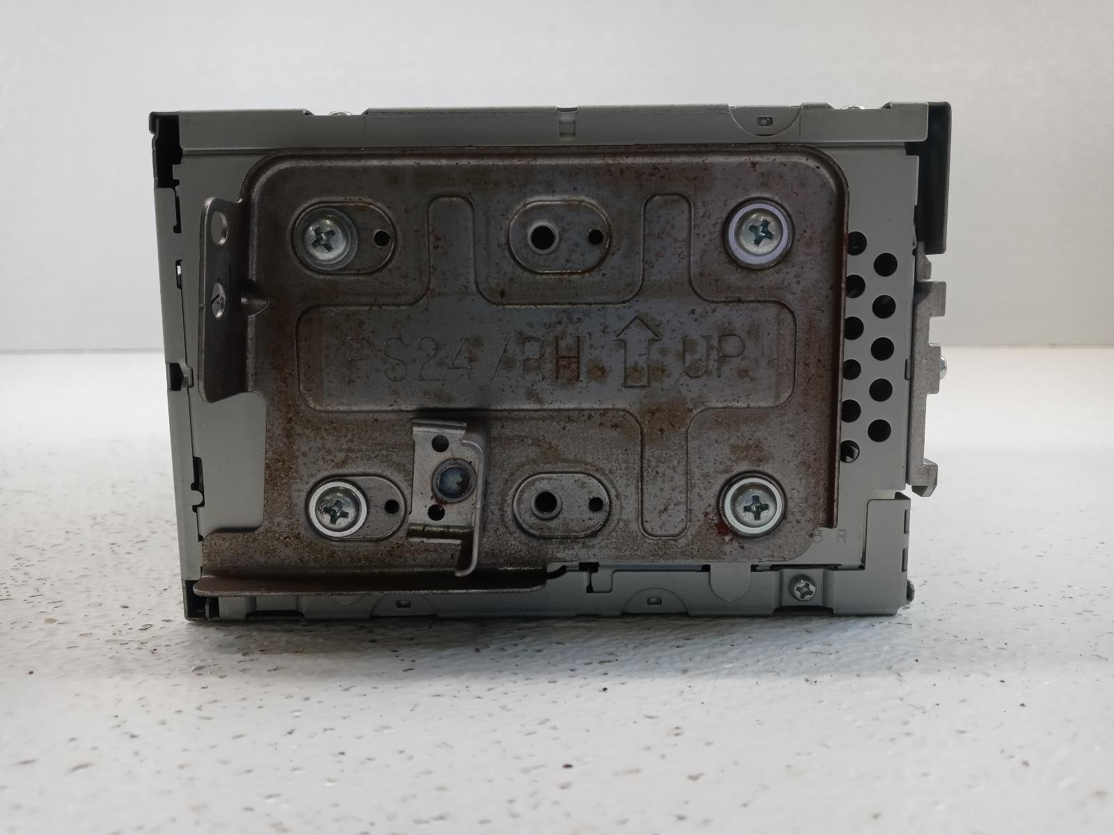 06-12 Mitsubishi Eclipse Radio Receiver AM-FM-CD **May Need Programming**