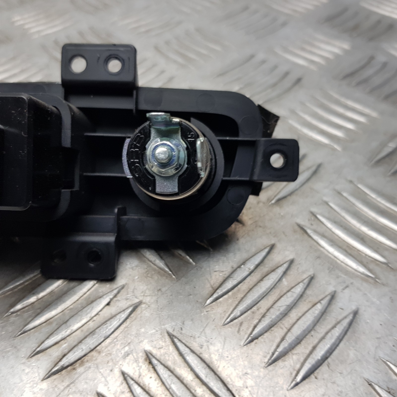 2013 KIA SPORTAGE MK3 USB AUX IN 12 V POWER PORT SOCKET