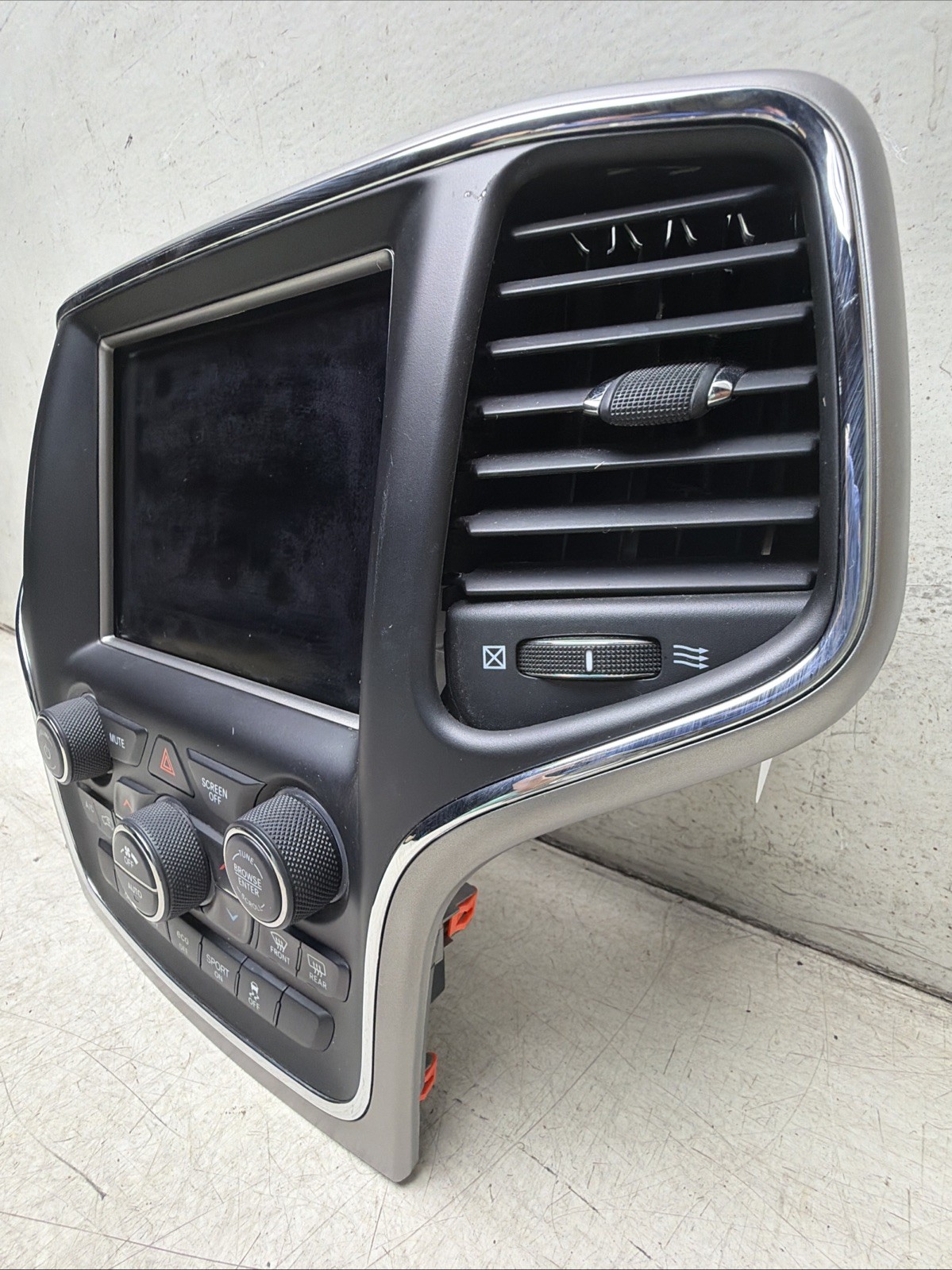 *14-18 JEEP GRAND CHEROKEE VP4 Media Radio Ctr. w/LCD SCREEN 68306656AM OEM L316