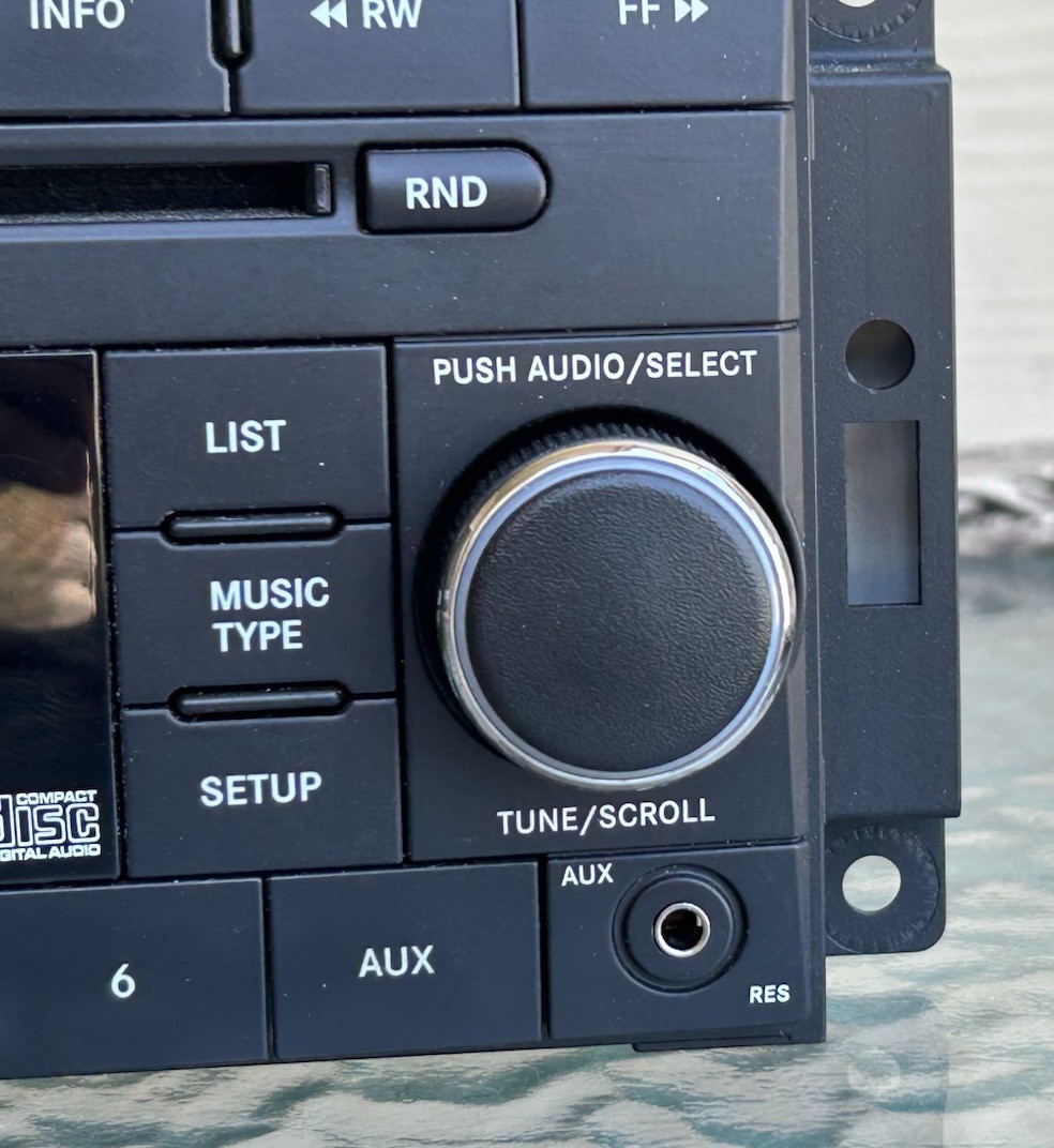 Excellent! OEM 07-2014 Chrysler/Dodge/JEEP (AM/FM + CD PLAYER-MP3) # P05107095AI