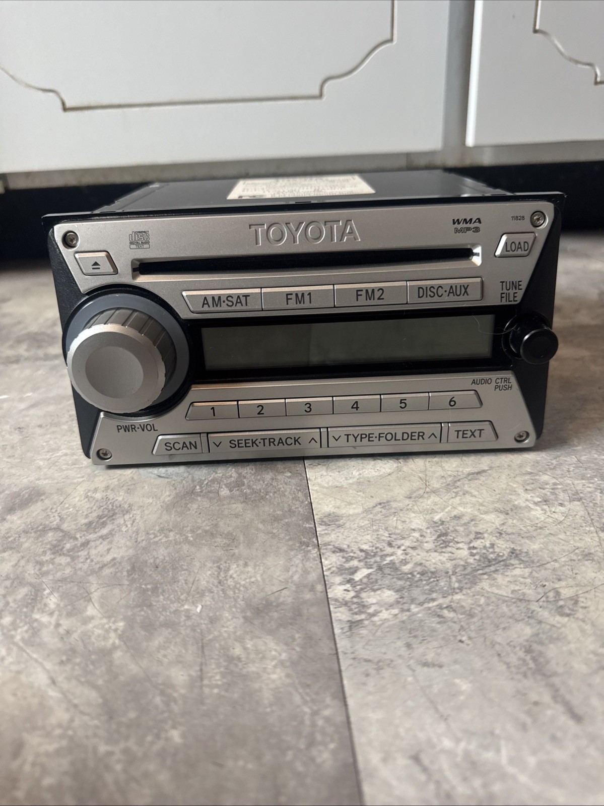 Radio Receiver AM FM 6 Disc CD Fits 07-10 FJ CRUISER 86120-35382