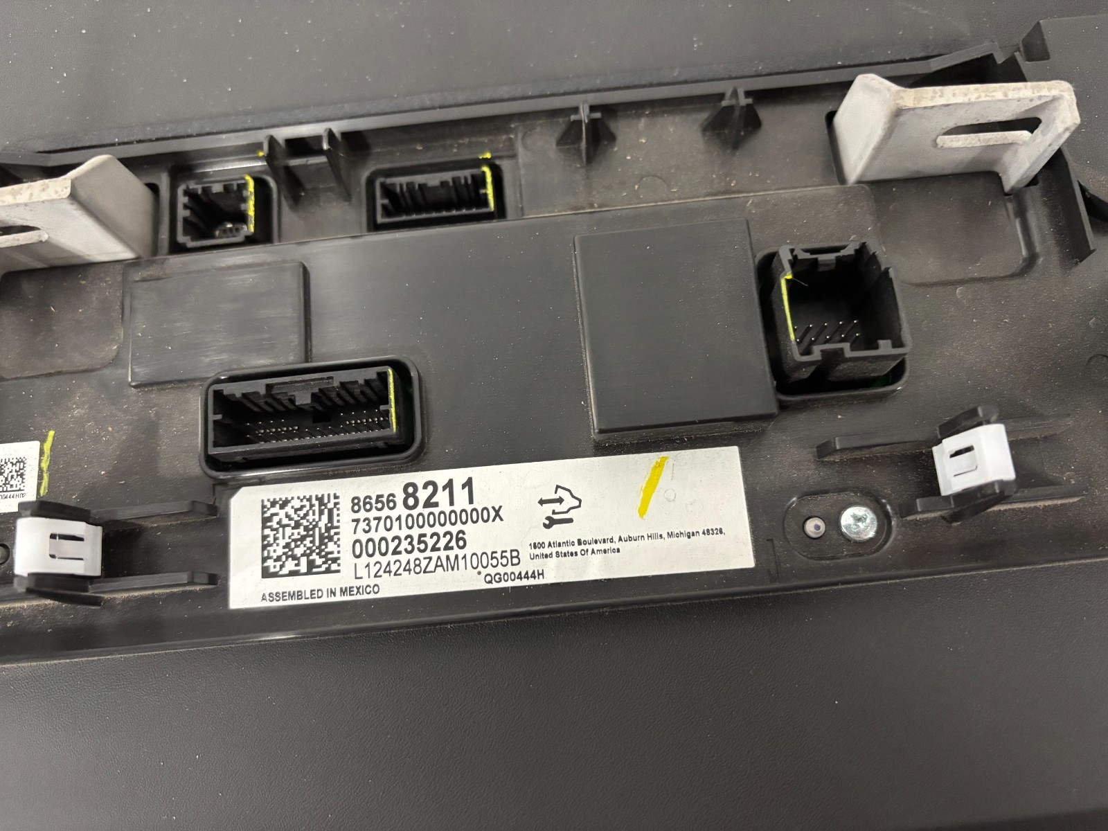 GM OEM 2025-2026 Hummer EV 86568211 Media Touchscreen Display Unit Screen
