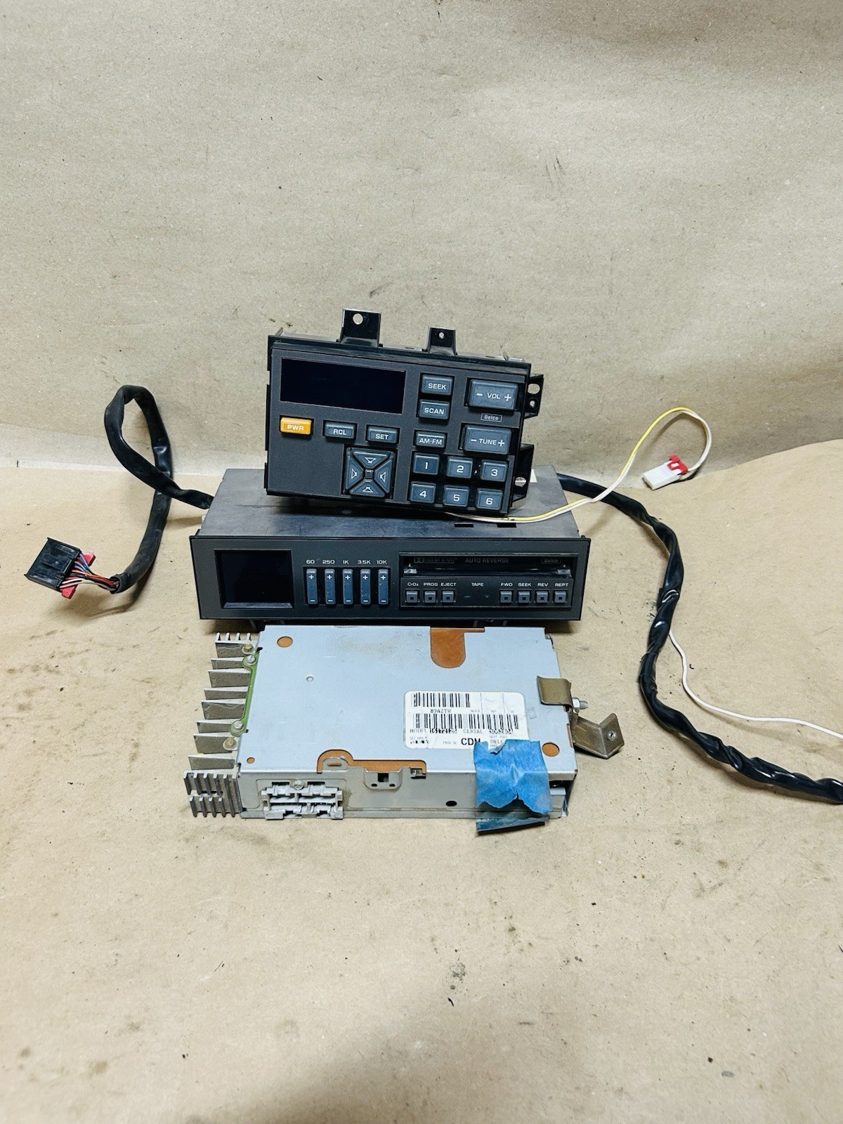 1988-1994 CHEVY GMC C/K TRUCK SUBURBAN FACTORY RADIO AMP EQ TAPE DECK OEM DELCO