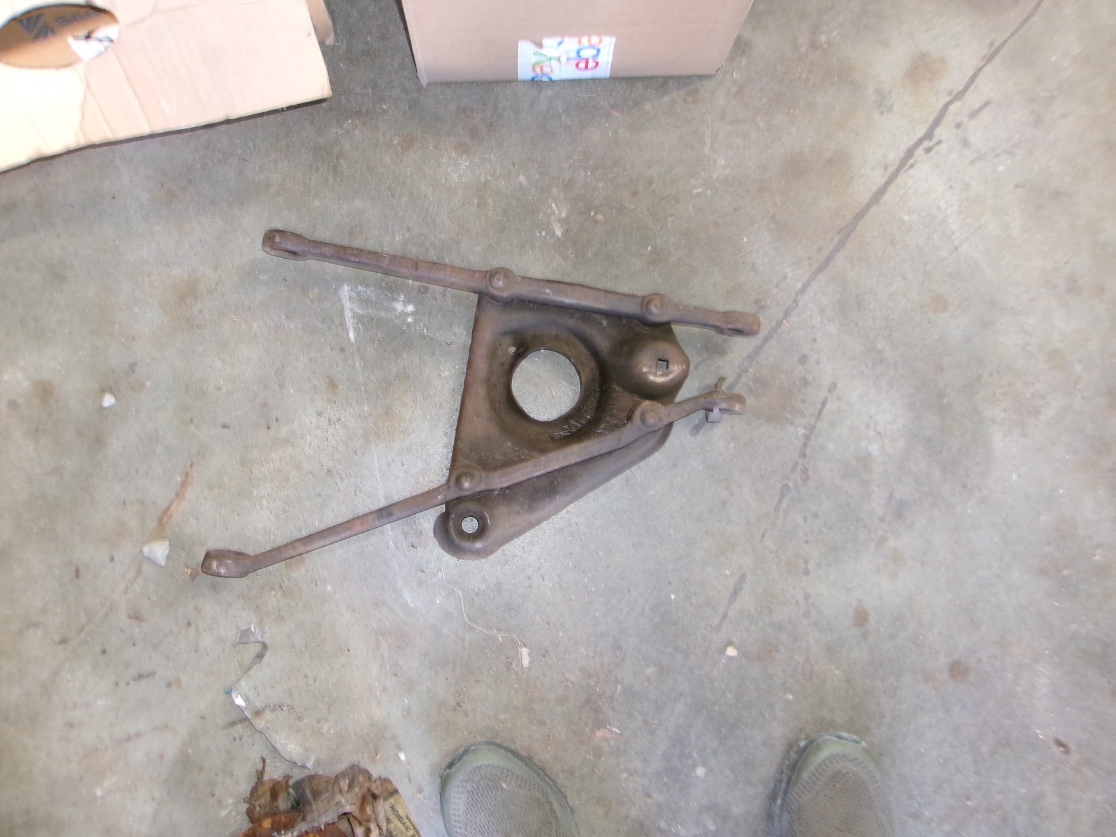 1939-1948 chevrolet lh lower a arm steering support 605661 nos
