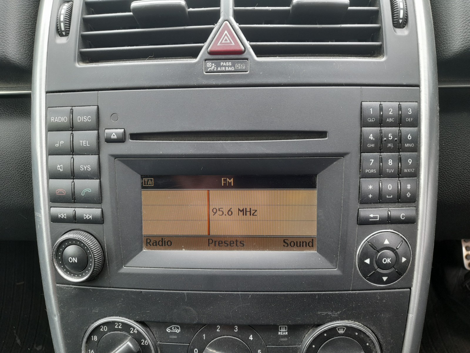2010 MERCEDES B CLASS W245 STEREO RADIO CD PLAYER HEAD UNIT A1699002000