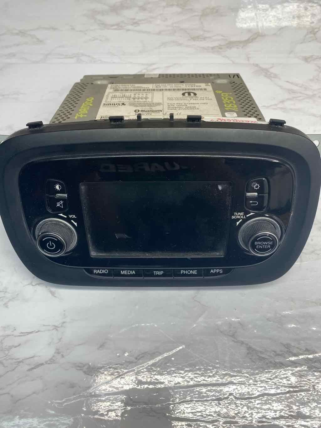 Fiat 500 radio am fm 16 17 display receiver 4dr 5.0″ touchscreen OEM 07356051020
