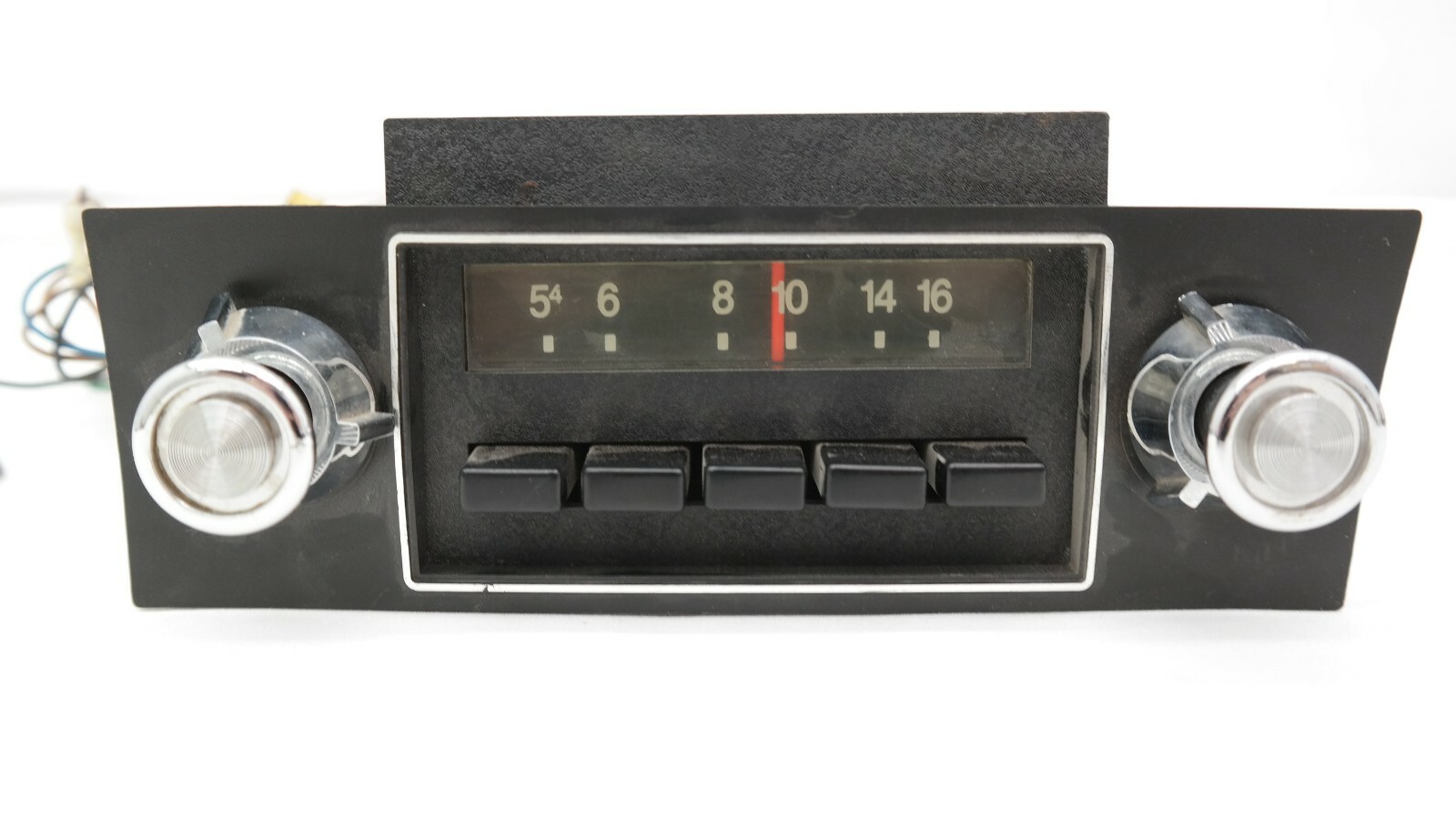 Vintage A-R-A Car Radio AM Push button Model 6703100 12 Volt Negative Ground TF
