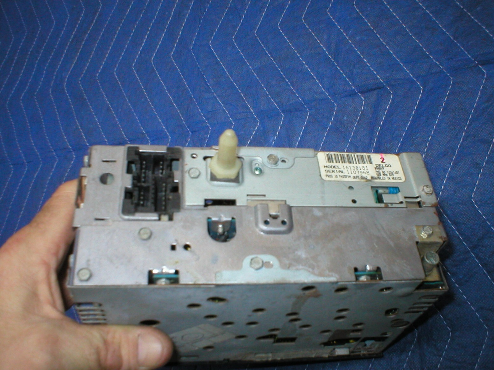 1990-1992 Camaro RS Z28 Yellow Print Delco AM FM Radio CASSETTE Player GM OEM 91