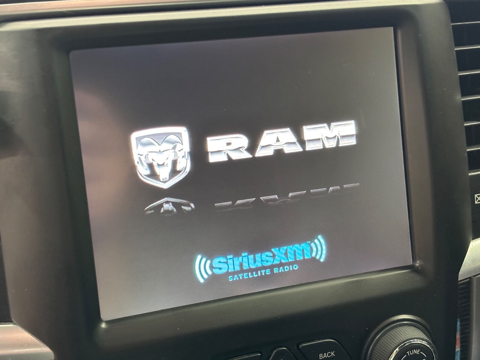 ✅13-2017 RAM 1500 OEM RADIO with NAVIGATION UCONNECT MULTI MEDIA Screen GPS 4TH