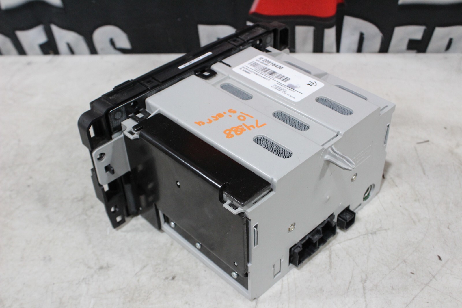 2007-2013 GMC SIERRA AM FM CD RADIO ASSEEMBLY 20918430 #074388-32C