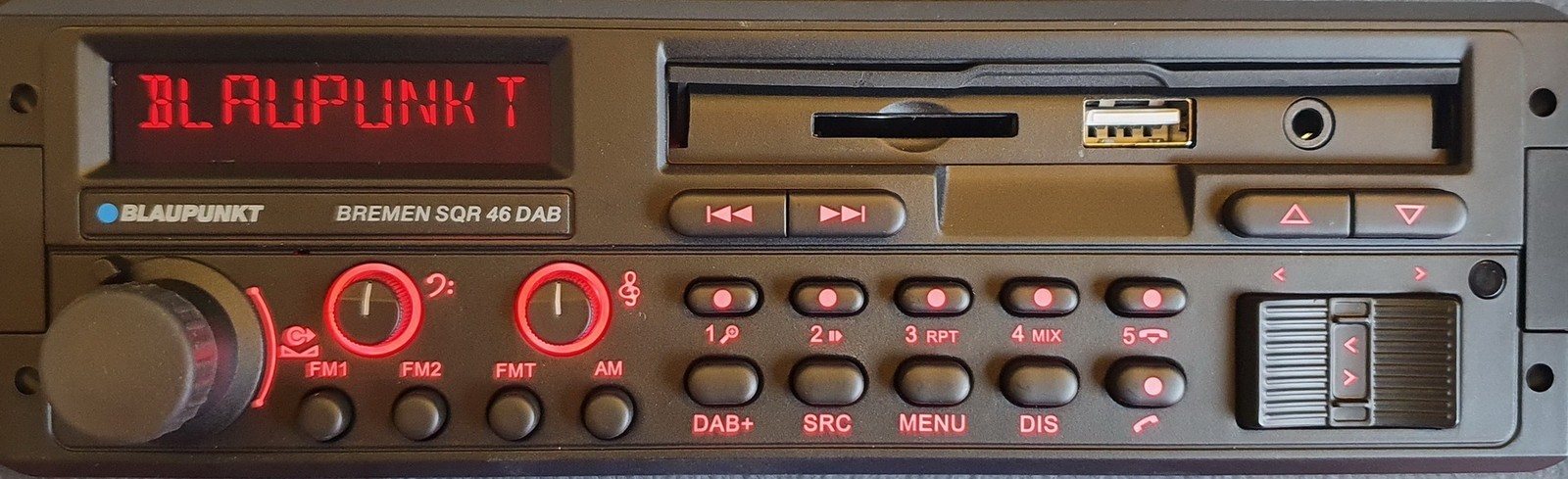 For Trabant P601 1.1 Universal Classic Car Radio DAB+ Bluetooth FM USB SD