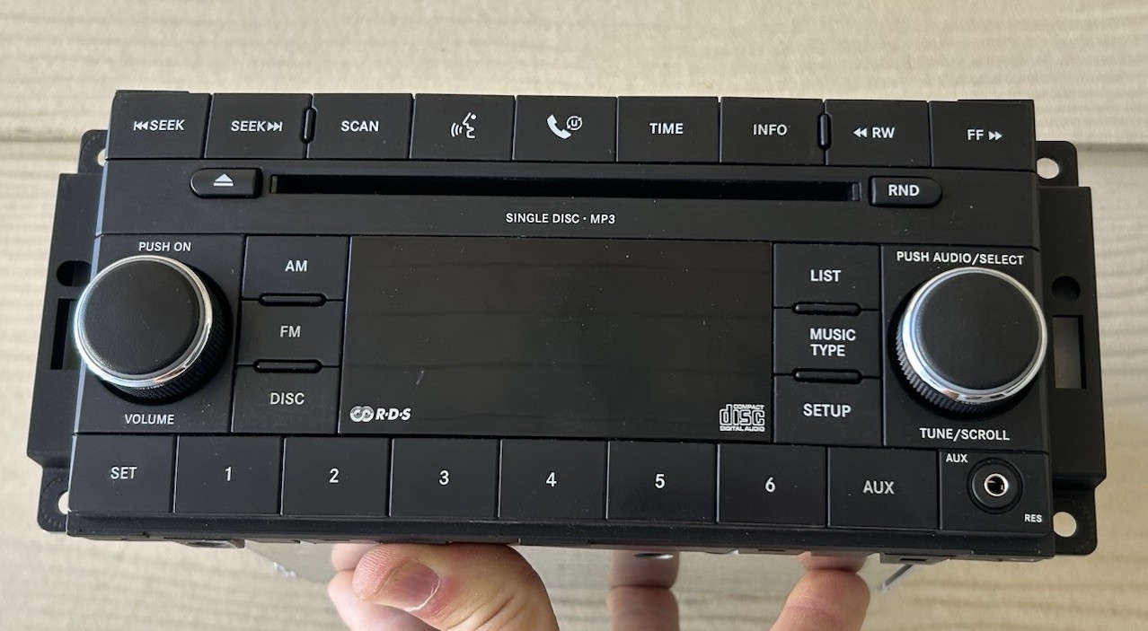 Excellent! OEM 07-2014 Chrysler/Dodge/JEEP (AM/FM + CD PLAYER-MP3) # P05107095AI