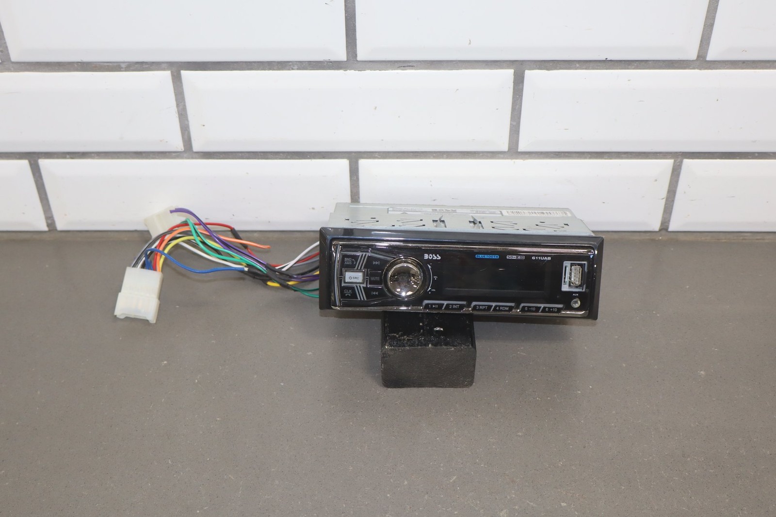 Boss 611UAB Radio Single DIN