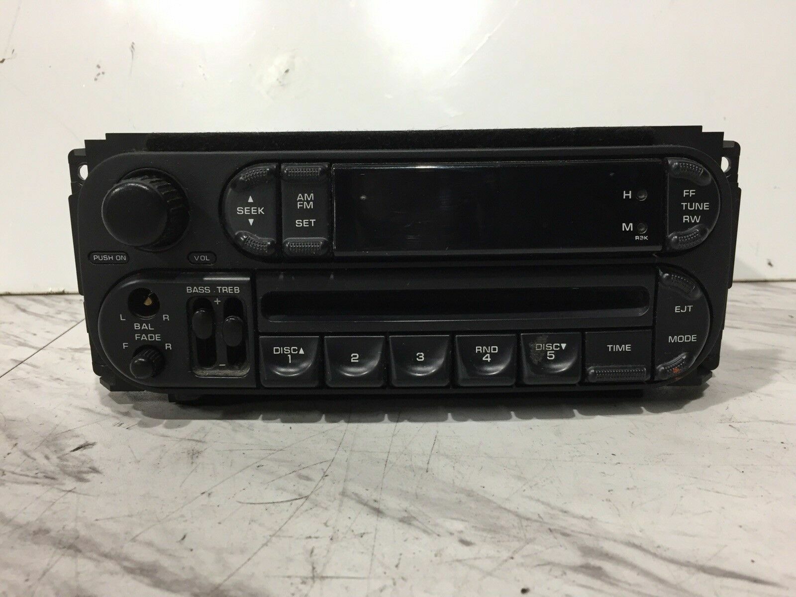 02 03 04 Liberty Dodge Truck Dakota Caravan CD Player Radio Stereo Grandcherokee