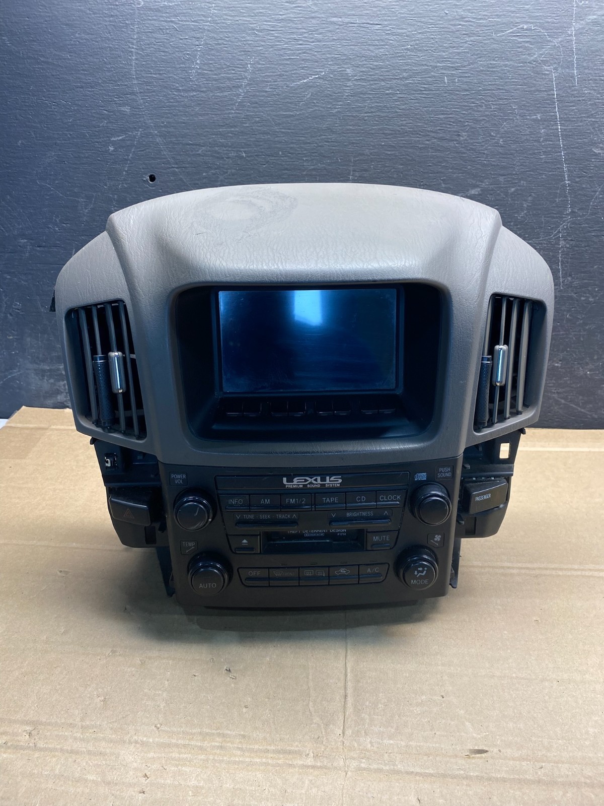 2001 to 2003 Lexus Rx300 Radio Receiver Head Unit + Bezel Surround AE9879 DW