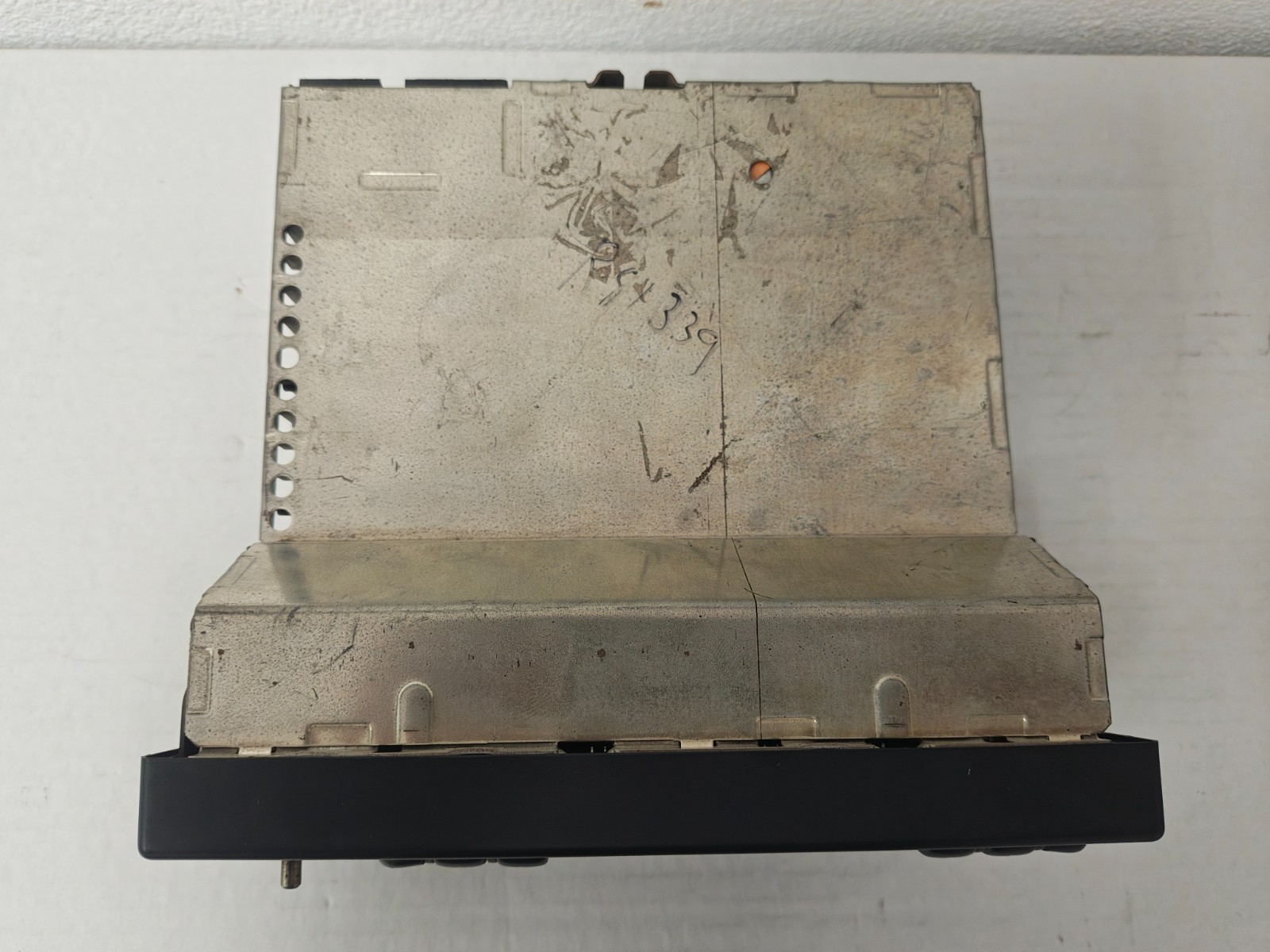 OEM Ford Explorer AM and FM Radio, does not have Cassette Player F77F-19B131-AA