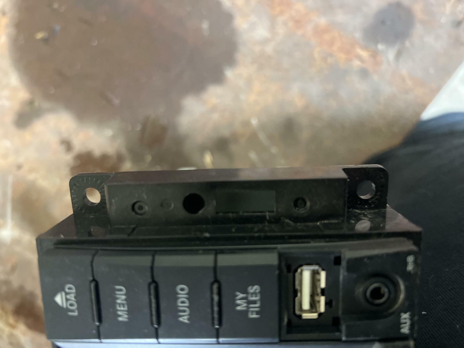 2013-2014 JEEP WRANGLER RADIO RECEIVER RHB AM-FM-CD-DVD-HDD 68282478AB