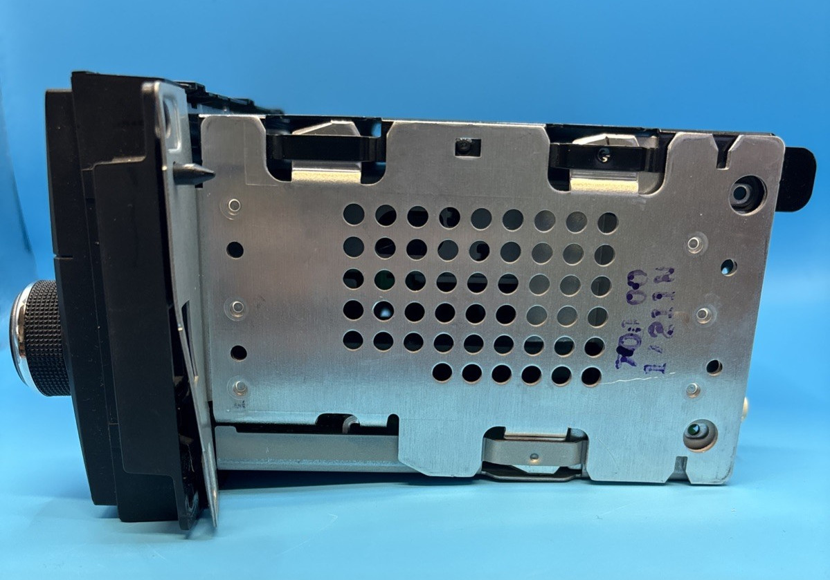 OEM Chrysler Jeep Dodge Ram Radio P05091164AA RES AM FM CD MP3 Sirius AUX